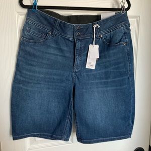 Lane Bryant Essential Stretch Bermuda Short High Rise Size 14 NWT